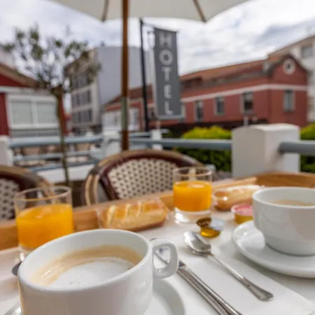 La Terraza Hotel *