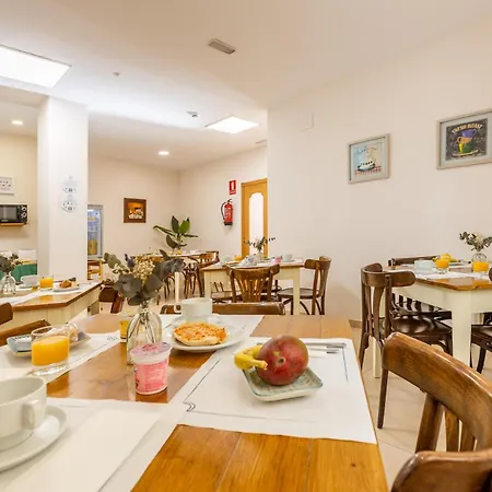 La Terraza Hotel *